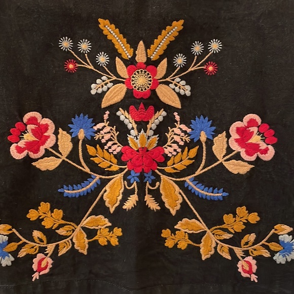 TopShop Black Embroidered Skirt. Size 6 - Picture 2 of 3